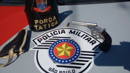 Equipe da Força Tática da Polícia Militar apreendeu arma de fogo em Osvaldo Cruz