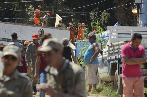 Nmero de mortos no desabamento de prdios no Rio chega a 15