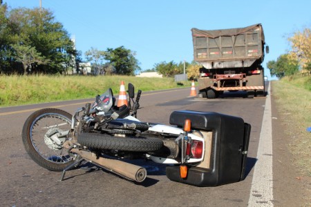 Motociclista sofre fratura exposta em acidente perto de Dracena