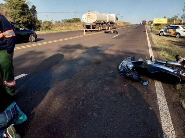 Moto e biz colidem prximo  balana do DER na SP 294 em Dracena