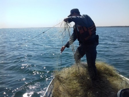 Fiscalização recolhe mais de cinco mil metros de redes de pesca irregulares armadas no Rio Paraná