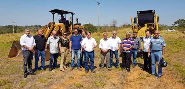 Prefeito assina ordem de servio para o incio das obras no novo Distrito Comercial