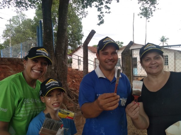 Creche do Jardim Brasil em Adamantina em parceria com o Sicredi, realiza revitalizao de parque para as crianas