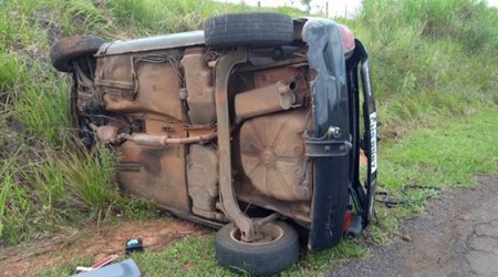 Capotamento deixa motorista ferido na vicinal Lagoa Seca