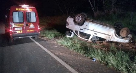 Capotamento da SP-294 em Herculândia fere uma pessoa