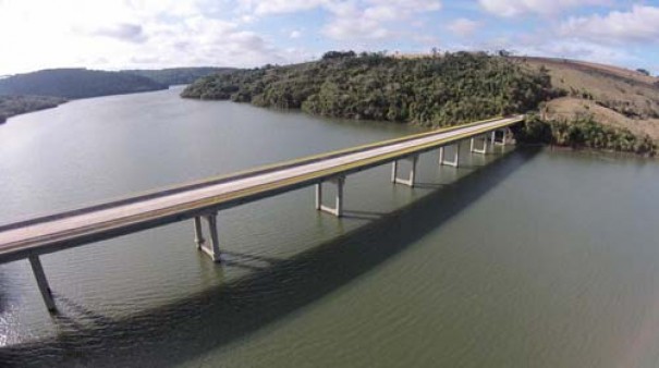 Ponte do Rio Paranapanema ser interditada para veculos pesados nesta segunda-feira (28)