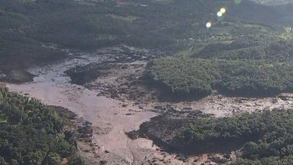 Buscas por sobreviventes seguem pelo 4 dia em Brumadinho, MG