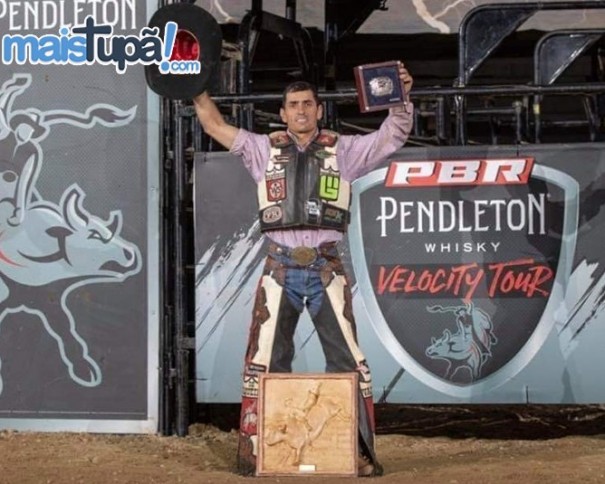 Peo tupense  campeo de evento da PBR em Ohio nos Estados Unidos