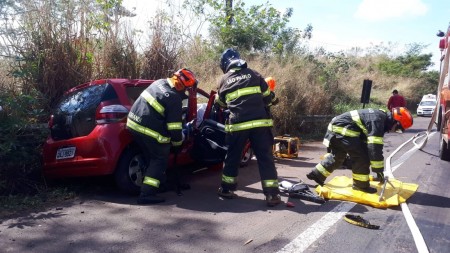 Grave acidente envolve quatro veículos na SP-294, em Osvaldo Cruz