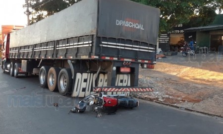 Motociclista fica em estado gravíssimo após bater em carreta estacionada