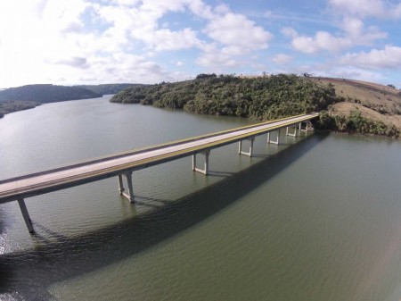 DER libera tráfego de veículos pesados pela ponte sobre Rio Paranapanema na SP-270