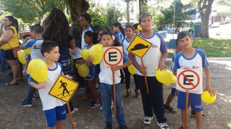 Secretaria de Educação de Osvaldo Cruz encerra campanha Maio Amarelo 