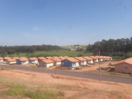 Obras de construção das 99 casas populares devem ser retomadas na próxima semana