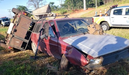 Trabalhadores que iriam realizar serviço em Osvaldo Cruz sofrem acidente na SP-294