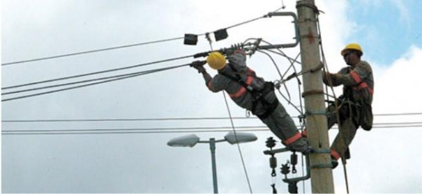 Rompimento de cabo da rede eltrica deixa Salmouro sem energia