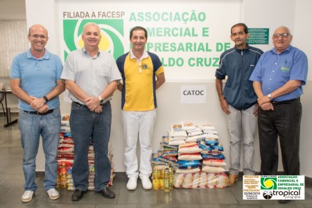 ACEOC realiza doação de alimentos arrecadados em eventos com psicólogo Dr. Adalberto Matos