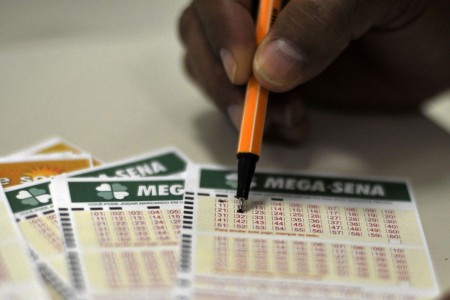 Mega-Sena acumula e deverá pagar R$ 12 milhões no próximo sorteio