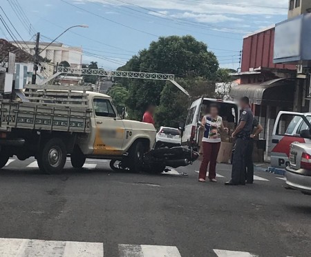 Acidente de trânsito no centro de OC deixa motociclista ferido