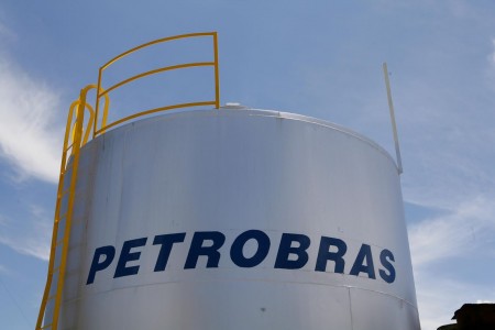 Petrobras reajusta preço da gasolina em 4% nas refinarias