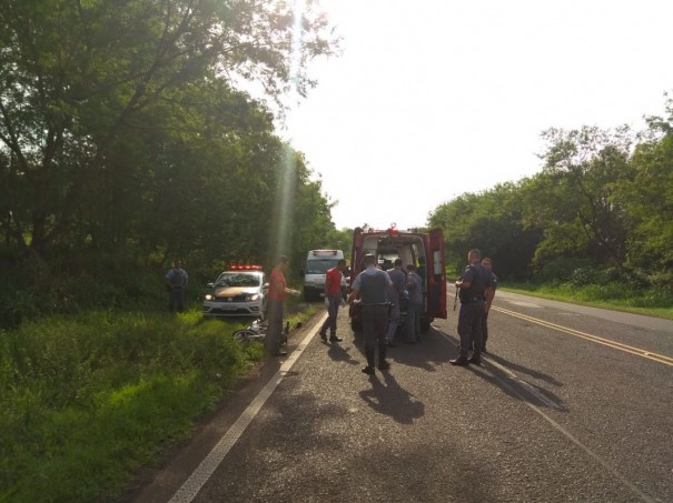 Estouro de pneu leva motociclista a se desequilibrar e a cair na Rodovia Comandante Joo Ribeiro de Barros