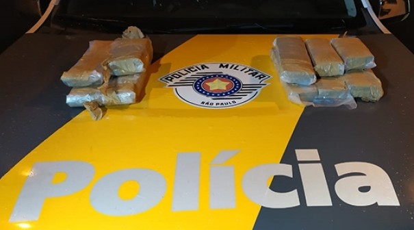 Mulher de Tup  presa com 9 tijolos de maconha na mala em nibus rodovirio