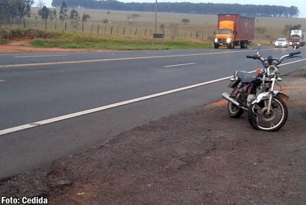 Acidente na SP-294 fere gravemente motociclista de Herculndia 