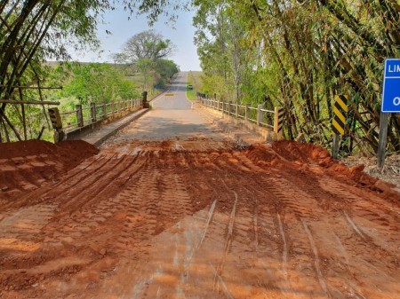 Prefeitura de Osvaldo Cruz conclui reparos em ponte e libera tráfego na vicinal da Lagoa Azul