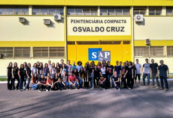 Alunos de direito e servio social visitam a Penitenciria de Osvaldo Cruz