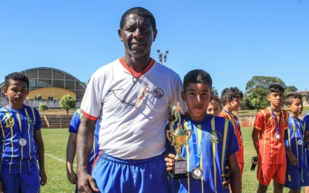 Policiais Militares de Salmourão desenvolvem projeto Renascer com crianças através do esporte