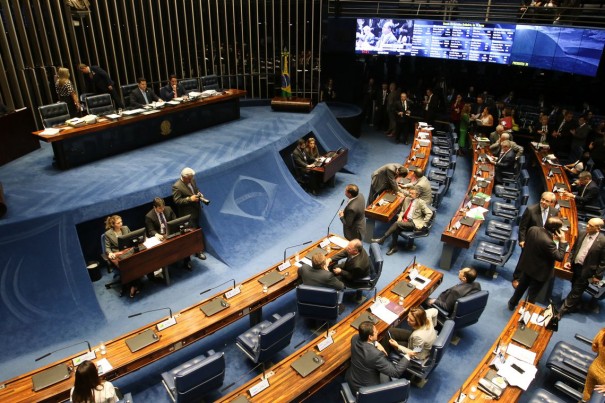 Uso de dinheiro pblico em campanhas gera discusso no Senado