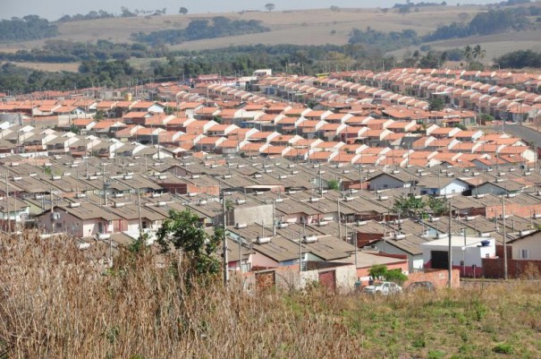 Estado anuncia programa habitacional em 9 cidades da regio