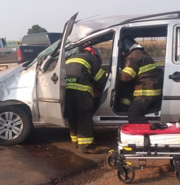 Capotamento de veculo deixa menina em estado grave na Rodovia Assis Chateaubriand