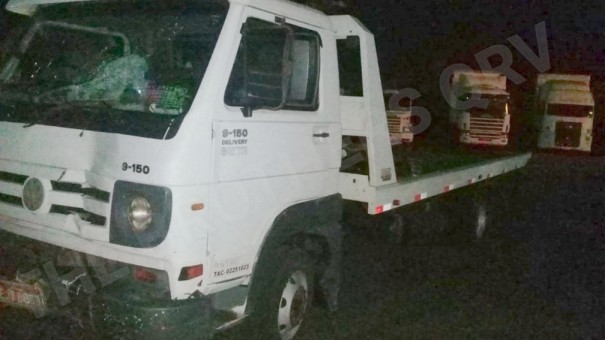 Pedestre morre atropelado por caminho ao cruzar rodovia Raposo Tavares