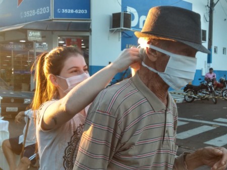 Comerciantes de Osvaldo Cruz lançam campanha de conscientização para o uso de máscara de proteção