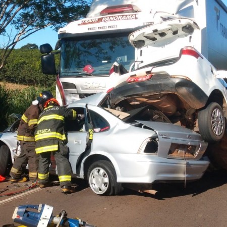 Sobe para três o número de vítimas fatais em colisão na SP-294, em Parapuã