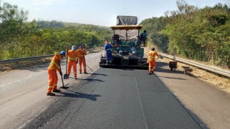 Eixo SP recupera pavimento na SP-294, trecho entre Osvaldo Cruz e Lucélia