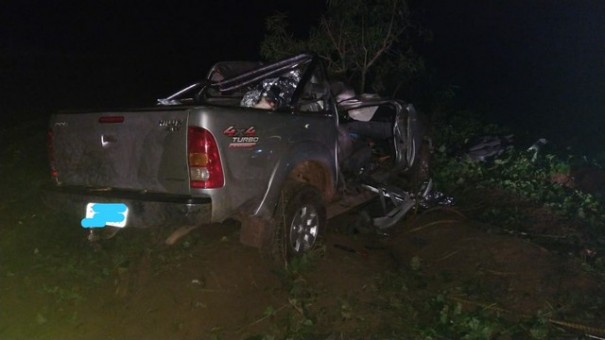 Duas mulheres morrem aps caminhonete bater em rvore em Piacatu