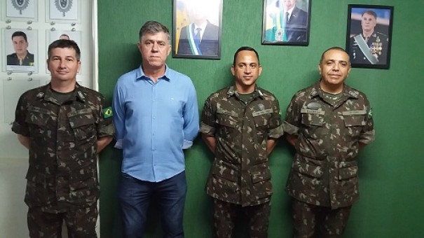 O TG 02-080 de Adamantina recebe novo comandante em troca de Comando