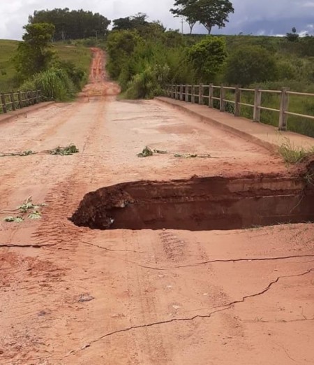 Chuva dá trégua e estradas rurais de Tupã recebem manutenção