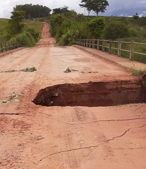 Chuva d trgua e estradas rurais de Tup recebem manuteno