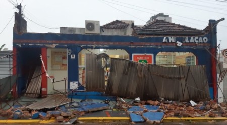 Temporal com forte chuva, vento e granizo faz estragos na região