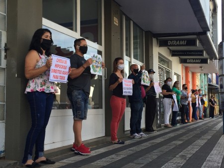 Comerciantes protestam pela flexibilização do atendimento do comércio em OC