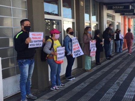 Comerciantes voltam a protestar pela flexibilização do comércio em OC