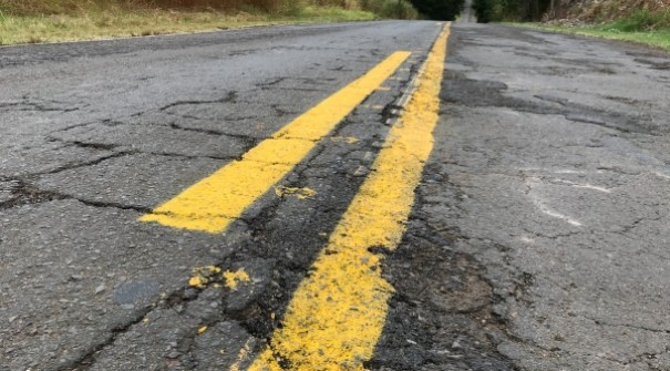 Prefeitura de Adamantina faz tapa buracos e sinalizao de solo em 26 km da Plcido Rocha