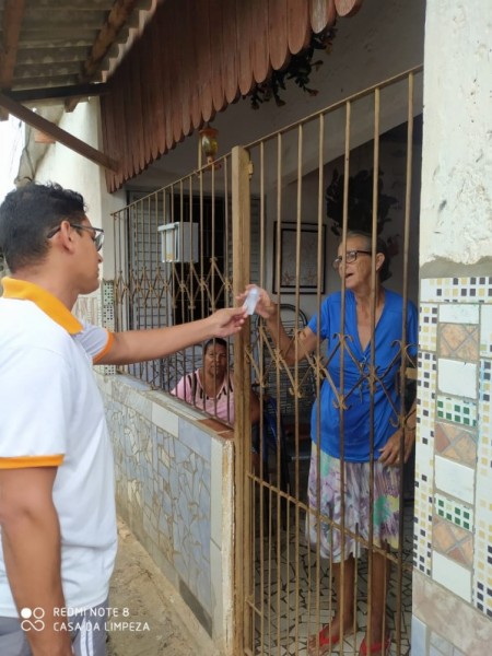 Empresário de Osvaldo Cruz doa álcool em gel para moradores da Vila Esperança