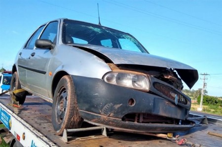 Acidente envolvendo Fiesta na rodovia Bastos - Iacri fere duas pessoas