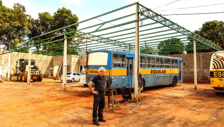 Prosseguem as obras de reforma e ampliação na cobertura do Almoxarifado Municipal em Salmourão