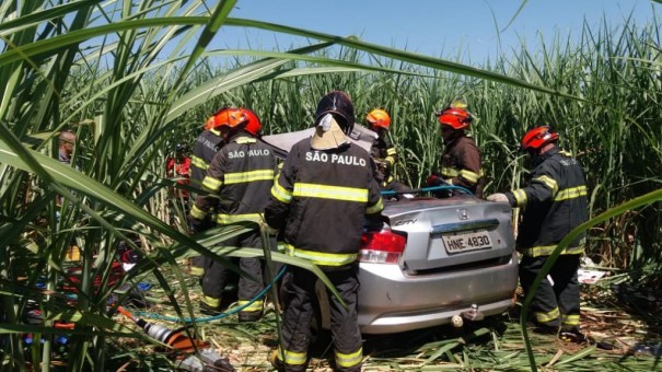 Mulher morre e outra fica gravemente ferida em acidente na SP-483, em Taciba