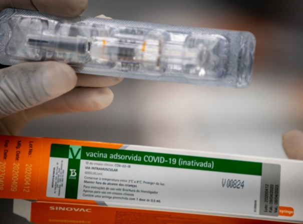 Anvisa autoriza retomada de testes da CoronaVac