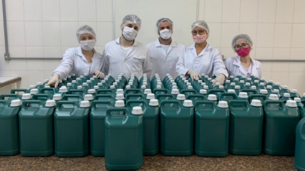 Alunos de farmcia da UniFAI produzem sanitizantes e higienizantes de preveno  Covid-19